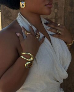 Jewelries as accessories.